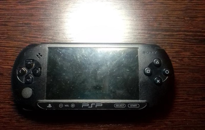 PSP 1008 2b прошитая