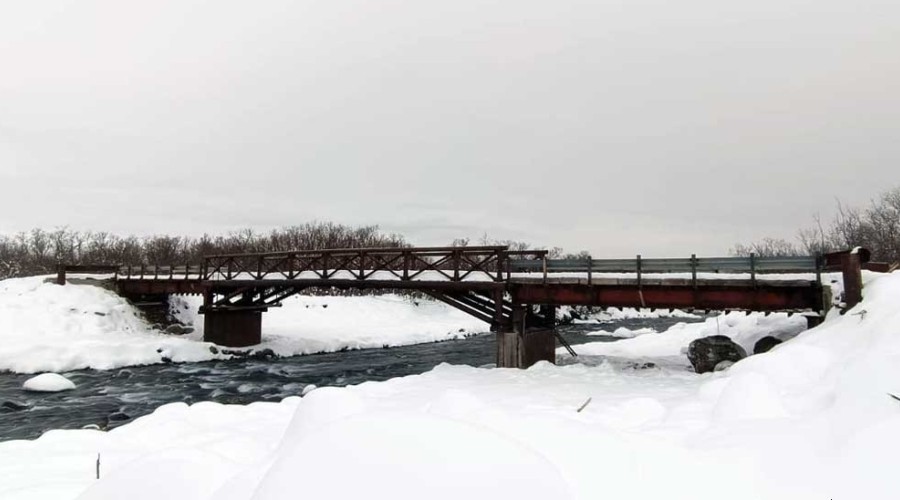 НА КАМЧАТКЕ ВОССТАНОВИЛИ СМЫТЫЙ ТЕЧЕНИЕМ МОСТ ЧЕРЕЗ РЕКУ ПАУЖЕТКУ 