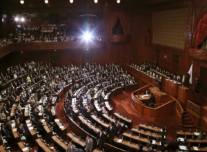 Парламент Японии отклонил резолюцию оппозиции о недоверии правительству