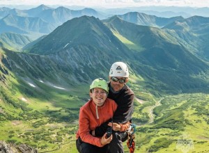 На Камчатке сотрудники МЧС сыграли свадьбу на вершине вулкана